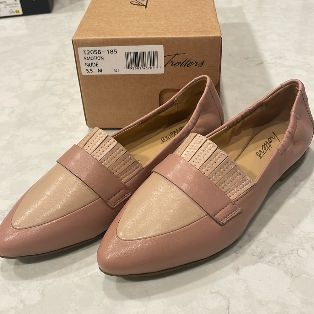 Brand New Trotters Emotion Nude Flats - Women’s Sz 5.5 M